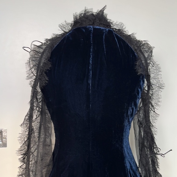 Stunning navy velvet and lace dress - Picture 12 of 15